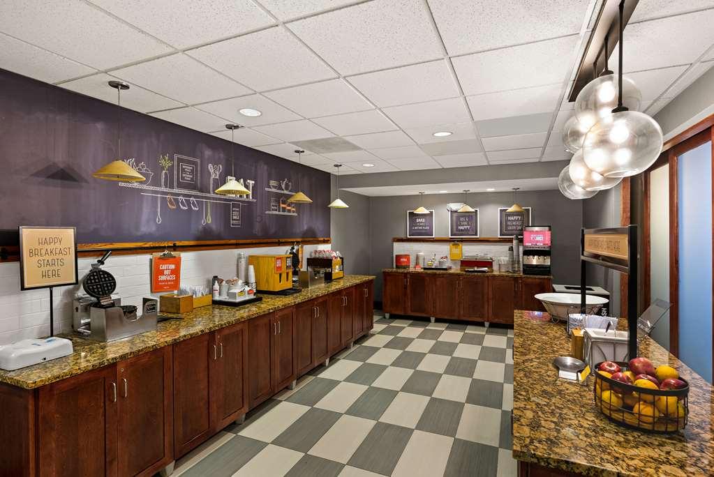Hampton Inn & Suites Poughkeepsie Spackenkill Restoran gambar